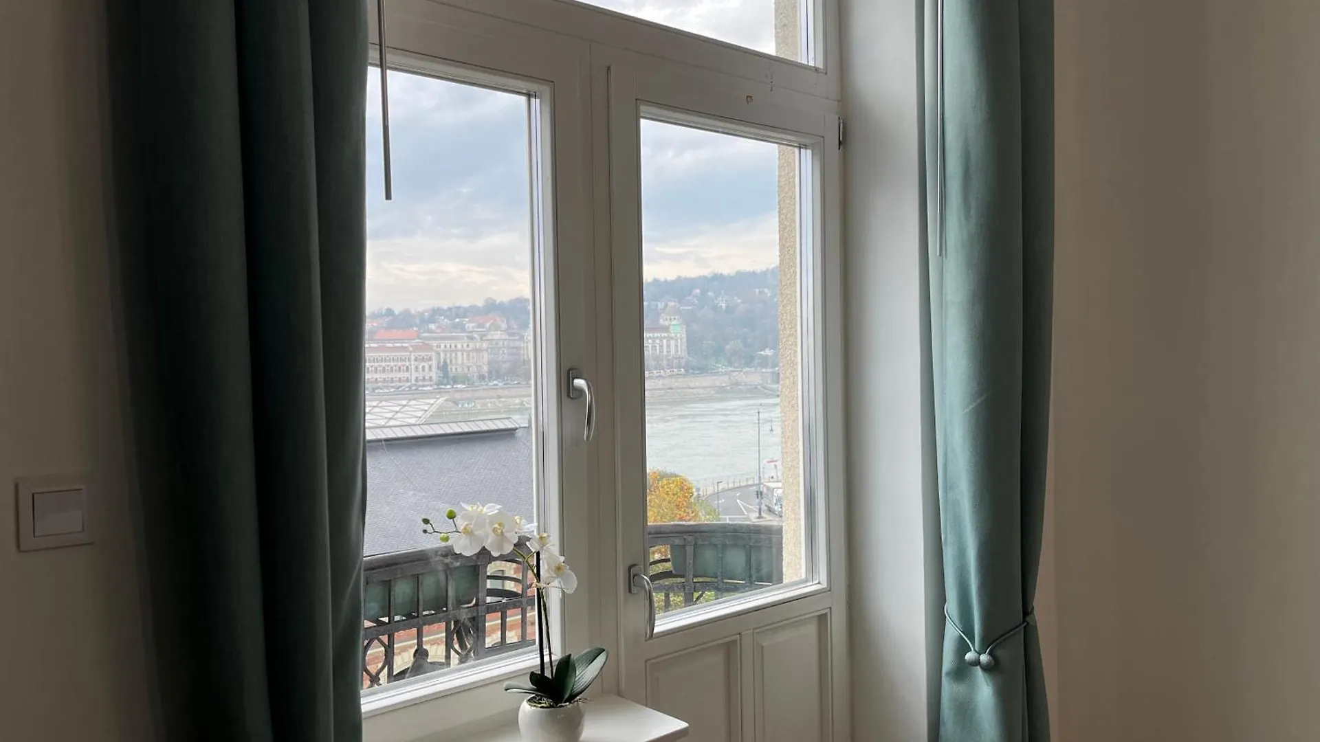 Budapest Full Panorama Residence 0*,