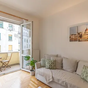 Riverside Balcony With View To Danube Apartment